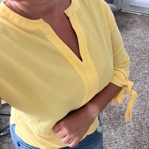 NY&CO 3/4 sleeve YELLOW Top EUC tie sleeves